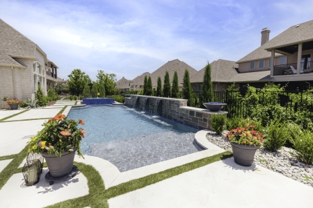 Backyard swimming pool - Pulliam Pools.