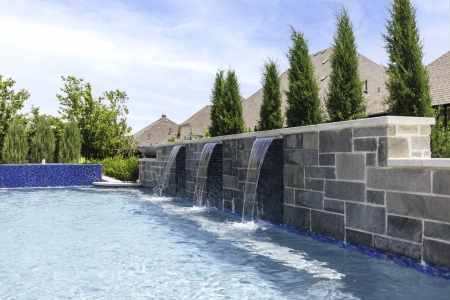 Backyard swimming pool - Pulliam Pools.