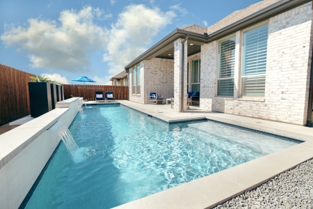 Residential swimming pool - Pulliam Pools.