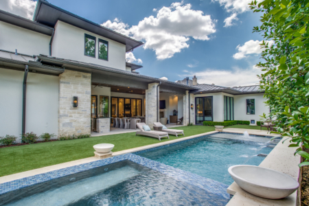 Geometric backyard swimming pool - Pulliam Pools.