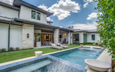 Geometric backyard swimming pool - Pulliam Pools.
