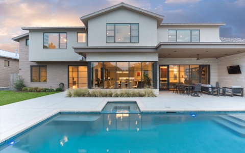 Residential swimming pool - Pulliam Pools.