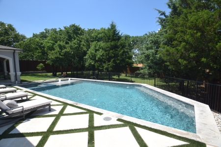 Geometric backyard swimming pool - Pulliam Pools.