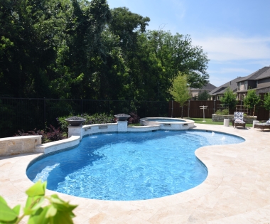 Freeform backyard swimming pool - Pulliam Pools.