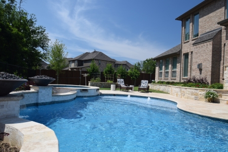 Backyard swimming pool - Pulliam Pools.