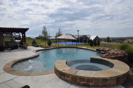 Backyard swimming pool - Pulliam Pools.