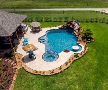 Freeform backyard swimming pool - Pulliam Pools.