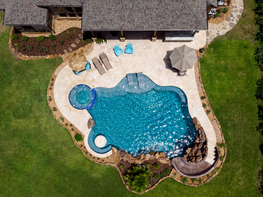 Freeform backyard swimming pool - Pulliam Pools