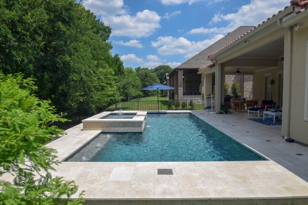 Backyard swimming pool, rectangle design - Pulliam Pools.
