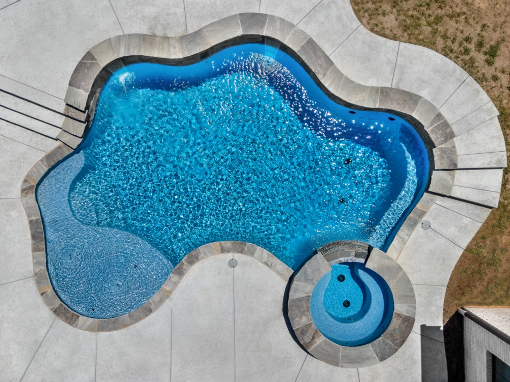 Free form swimming pool - Pulliam Pools