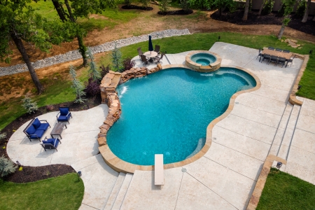 Kidney shaped pool - Pulliam Pools.