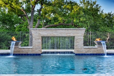 Pool with free flowing water.