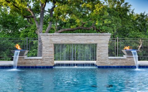 Pool with free flowing water.