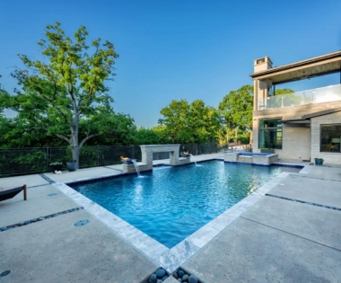Pool with free flowing water and jacuzzi.