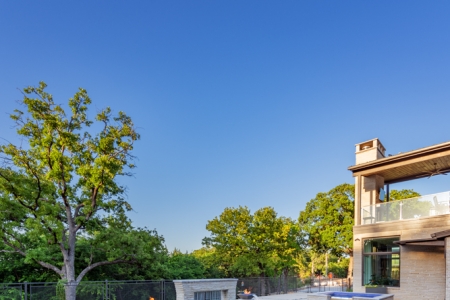 Pool with free flowing water and jacuzzi.