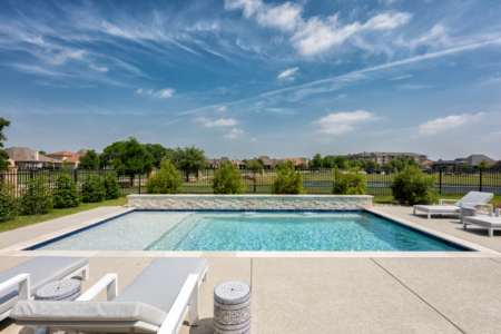 geometric pool with wall.