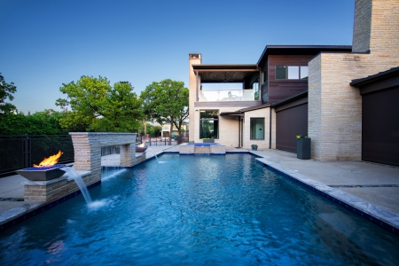 Pool with free flowing water and jacuzzi.