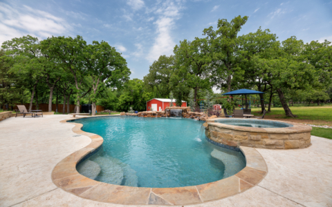 Free form swimming pool - Pulliam Pools.