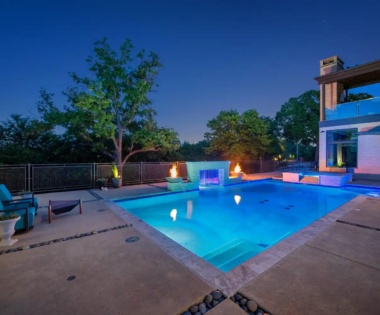 Pool with free flowing water and jacuzzi.