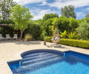 Swimming pool with Roman steps - Pulliam Pools.